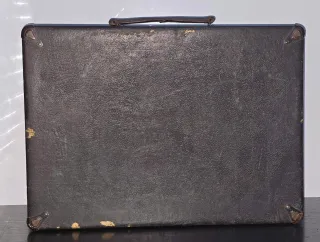 Gramófono portatil Vintage de la marca Thorens.