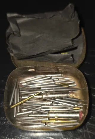 Gramófono portatil Vintage de la marca Thorens.