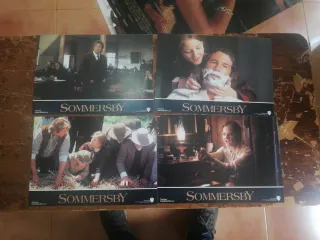 Carteles y fotocromos de películas.