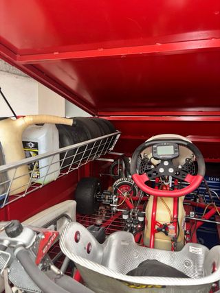 Remolque de carga rojo