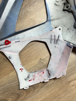 Carenagem lateral esquerda Suzuki GSXR 1000 K7 K8