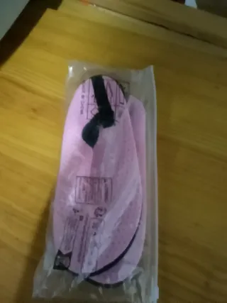 Escarpines negros y rosas