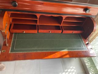 Cómoda de caoba con 4 cajones