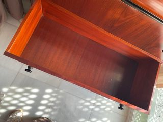 Cómoda de caoba con 4 cajones