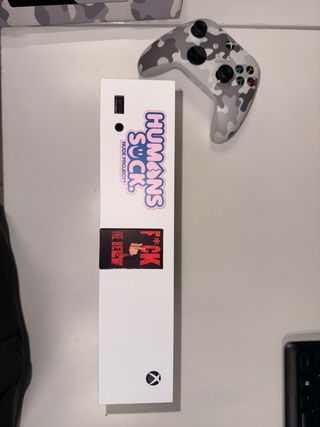 Xbox Series S Camuflaje Gris y Blanco