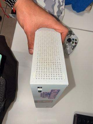 Xbox Series S Camuflaje Gris y Blanco