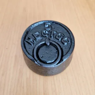 Pesa antigua de báscula