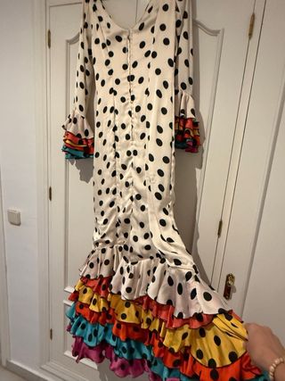 Traje de flamenca seda beige con lunares blancos