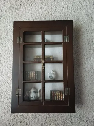 Cuadro vitrina con miniaturas