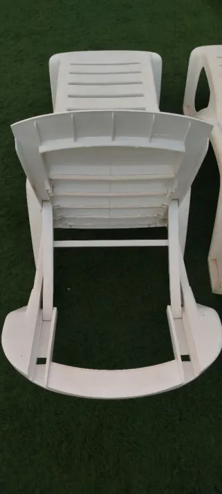 2 Tumbonas de plástico blanca