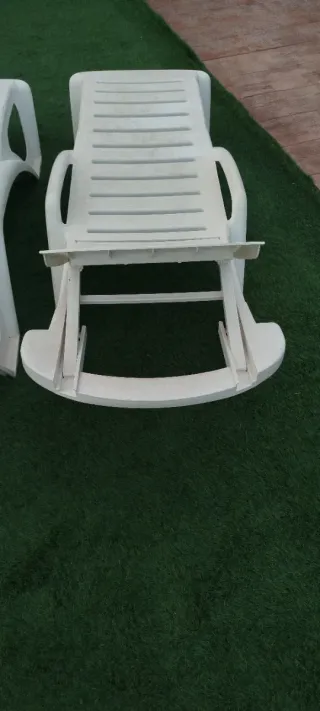 2 Tumbonas de plástico blanca