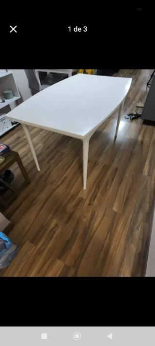 Mesa de comedor blanca de madera