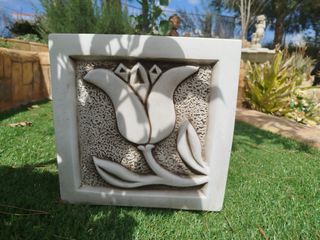 Jardinera de piedra 100 cm de tulipanes exterior