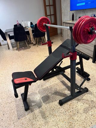 Banco de pesas con barra y discos