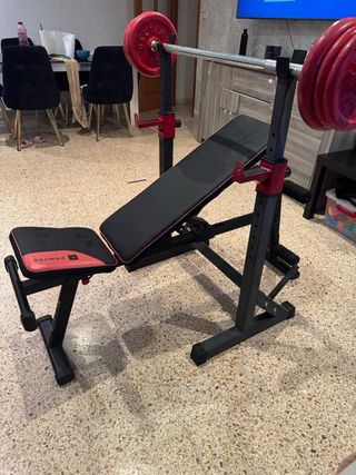 Banco de pesas con barra y discos