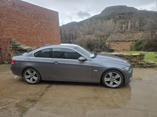 BMW 330 2007