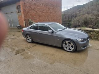 BMW 330 2007
