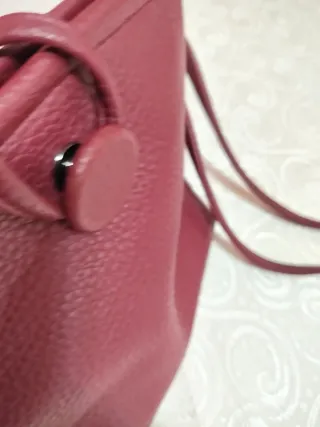 Bolso de mano rojo con monedero incluido