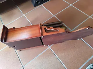 Reloj de pared antiguo de madera