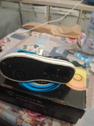 Zapatillas Heelys con ruedas talla 33 35 no es 33