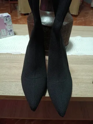 Zapato de tacón negro para mujer