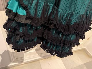 Traje Flamenca con fondo verde y plumeti negro