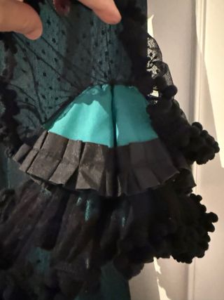 Traje Flamenca con fondo verde y plumeti negro