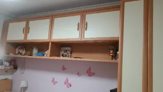 Mueble juvenil con cajones y puerta