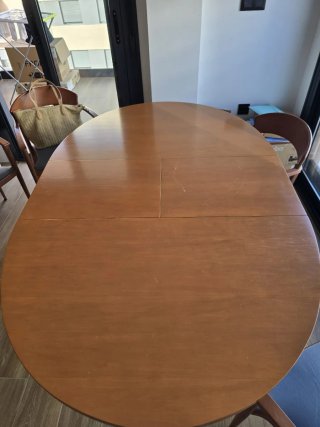 Mesa de comedor redonda de madera