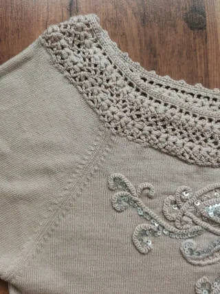 Jersey beige con lentejuelas