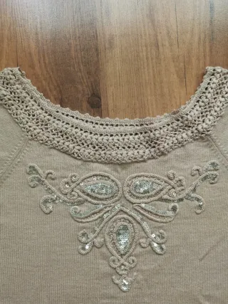Jersey beige con lentejuelas