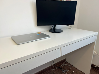Escritorio IKEA blanco con cajones