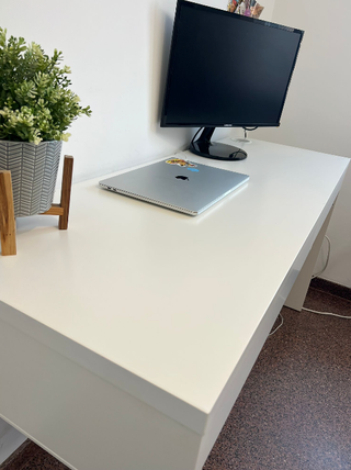 Escritorio IKEA blanco con cajones