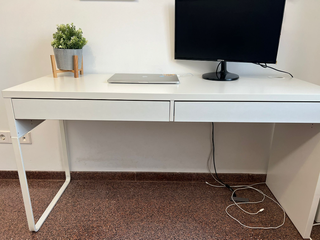 Escritorio IKEA blanco con cajones