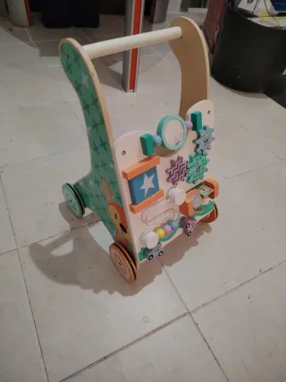Andador de madera para bebés