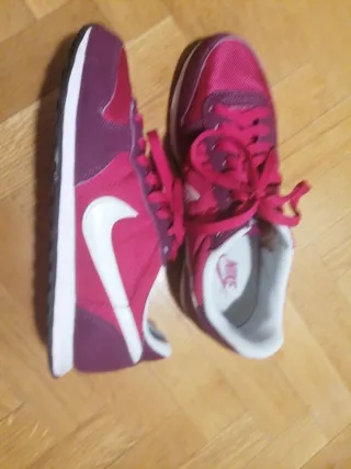 Zapatillas Nike Talla 38.5 Rosa/Morado