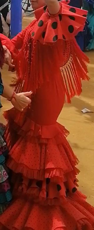 Traje de Flamenca Rojo Volantes con negro T.36