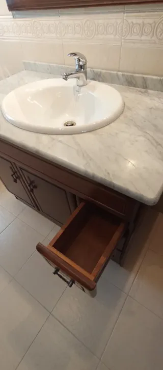 Mueble Baño Madera y Mármol, espejo y armario