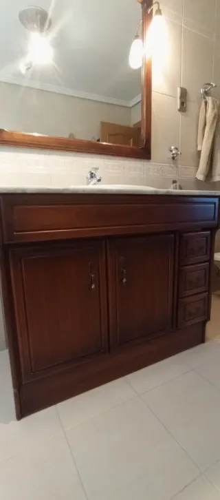 Mueble Baño Madera y Mármol, espejo y armario