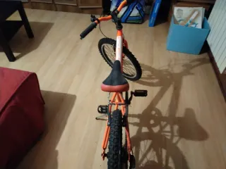 Bicicleta infantil naranja ATRACTOR