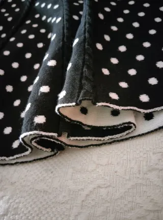 Falda de lunares negra y blanca