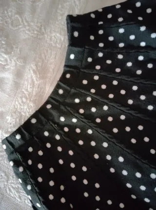 Falda de lunares negra y blanca