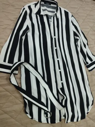 Vestido Riscas Preto e Branco Bershka