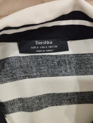 Vestido Riscas Preto e Branco Bershka