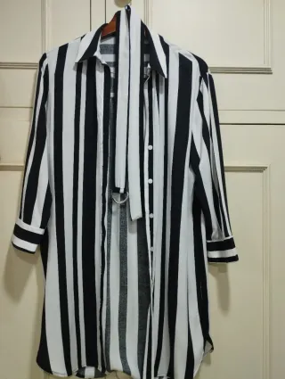 Vestido Riscas Preto e Branco Bershka