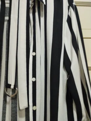 Vestido Riscas Preto e Branco Bershka