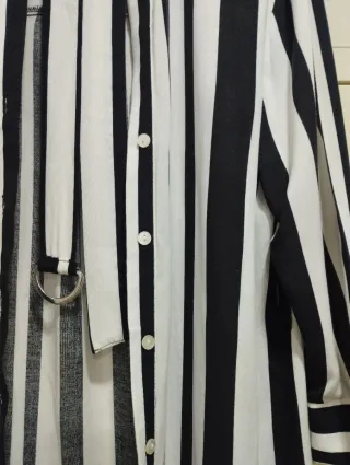 Vestido Riscas Preto e Branco Bershka