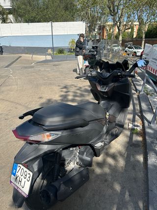 Honda Forza 125cc Maxi Scooter Negra/Marrón