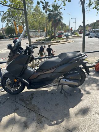 Honda Forza 125cc Maxi Scooter Negra/Marrón