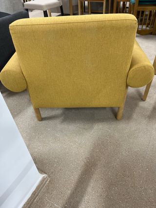 Sillón amarillo diseño moderno